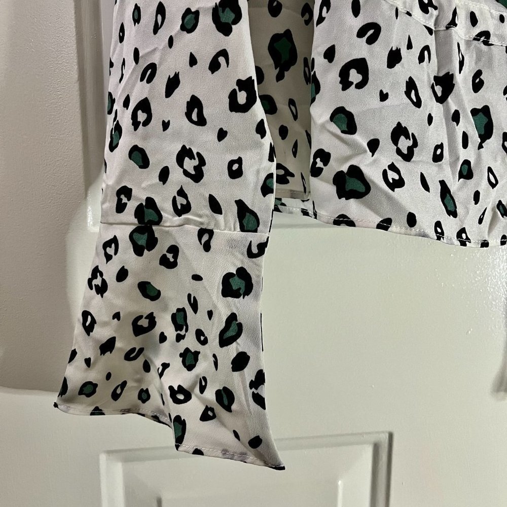 NWT Code X Mode SZ S Ivory and Green Animal Print Wrap Shirt Tie Closure Ruffle - Picture 3 of 4